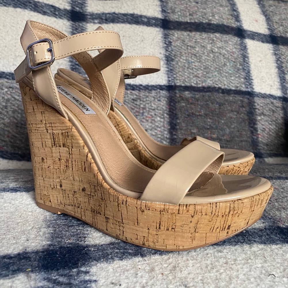 Steve Madden nude wedges